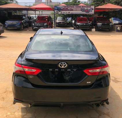 Toyota camry 2019 image 10