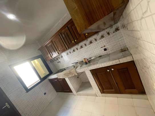 Appartement de 4chambres salon à Louer à Mamelles image 2