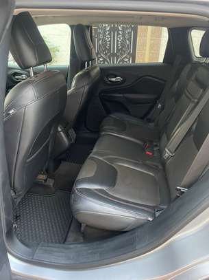 Jeep Cherokee trailhawk image 3