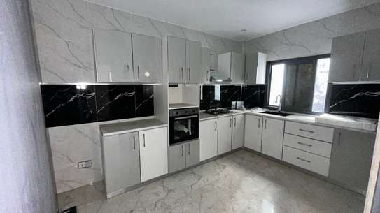Appartement neuf 2 chambres salon à la cité Biagui Yoff image 7