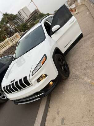 Jeep Cherokee image 4