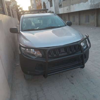 Mitsubishi l200 2019 image 1
