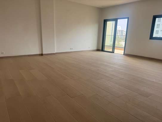 Appartement à louer 3 chambres aux Poin E image 3