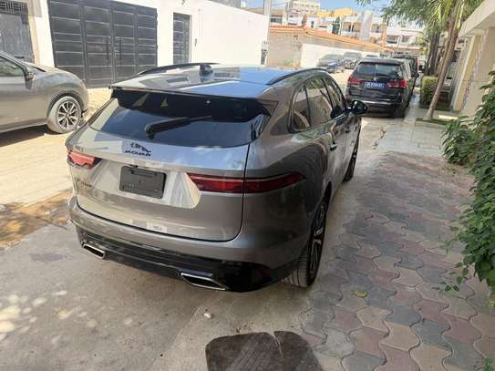 Jaguar F-Pace 2021 Gris Métallisé SUV Puissant image 1