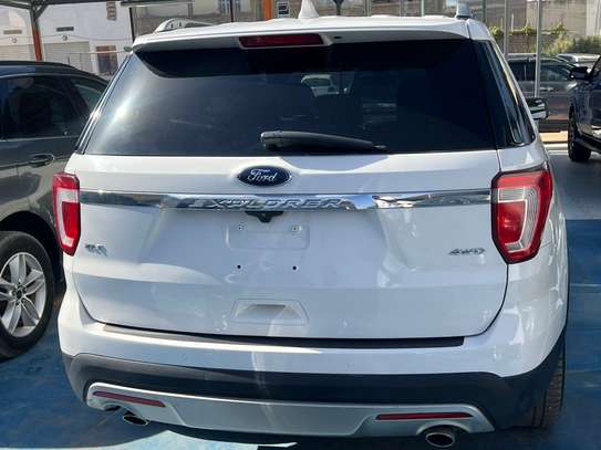 Ford explorer image 2
