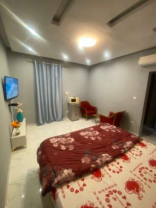 Chambre sdb avec spot lumineux meublee image 4