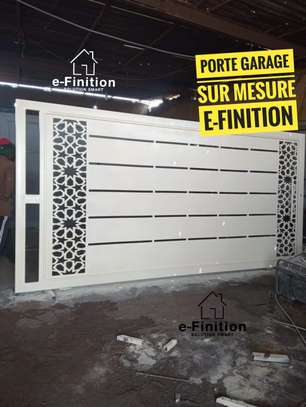 Porte d'entrée et garage sur mesure image 9