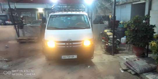 Toyota Hiace 12 places blanc van spacieux fiable image 2