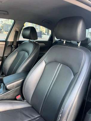 HYUNDAI image 5
