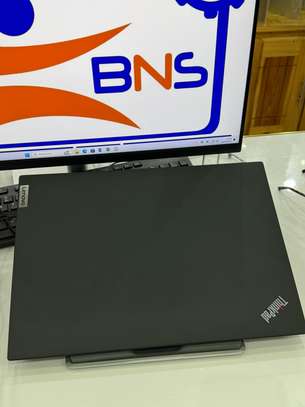 Lenovo ThinkPad T16 Gen 1, écran FHD+ 16" i7 12th Gen image 2