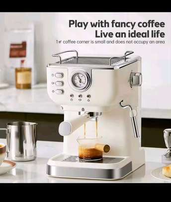 Machine expresso compacte blanche avec manomètre vapeur image 15