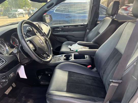 Dodge caravane 2018 location image 9