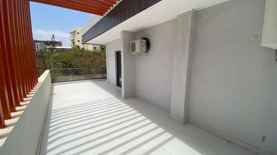 Villa R+1 à louer Almadies image 11