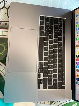 MacBook pro Core i9 ram 16 giga disque 1 Terra image 3