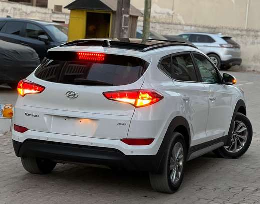 HYUNDAI TUCSON image 4