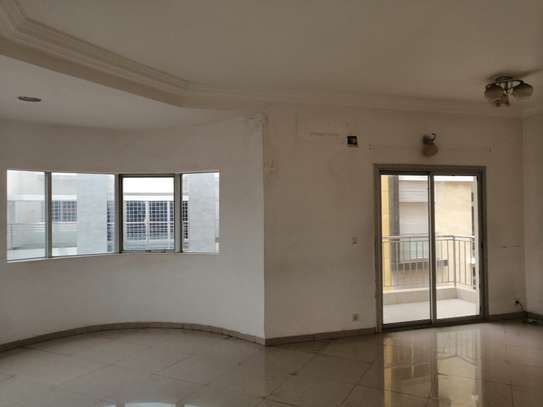 Appartement F4 à louer au 2e étage à la cité K. Gorgui VDN image 4