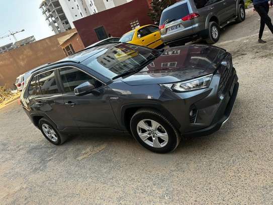 RAV 4 image 2