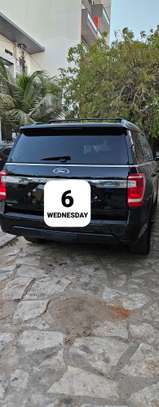 Ford expedition xlt image 6