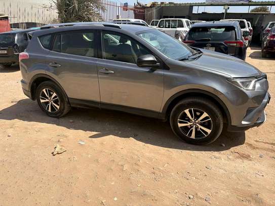 Toyota RAV4 2017 image 6
