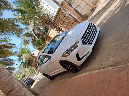 Hyundai elantra image 2