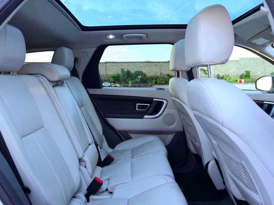 Land Rover Discovery Sport 2017 image 6
