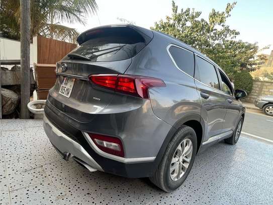 Hyundai Santafe 2109 image 4