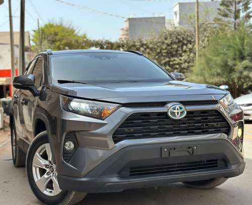 Toyota rv4  Anneee 2019 image 4