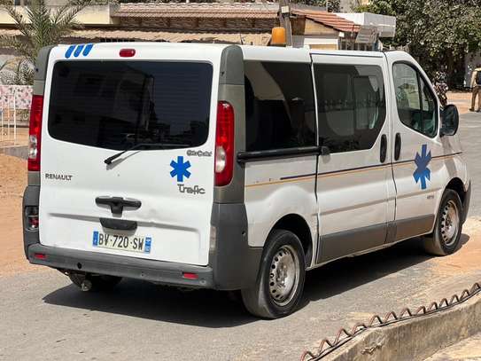 Ambulance Renault trafic image 7