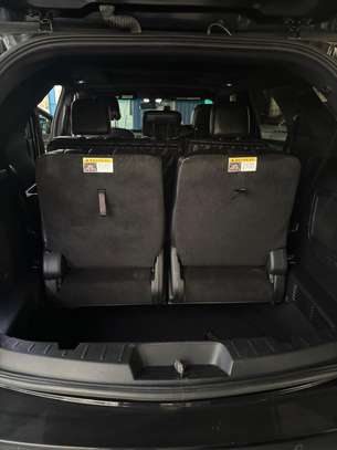 Ford Explorer XLT 7 places 4WD image 3