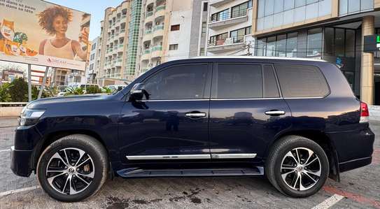 TOYOTA LAND CRUISER V6 2021 image 8