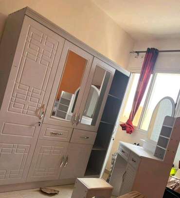 Armoire marron et blanc image 3