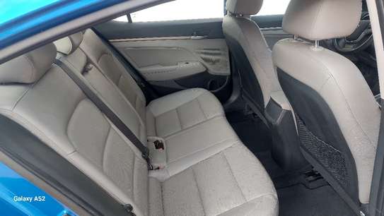 Hyundai Elantra Limited 2017 image 9