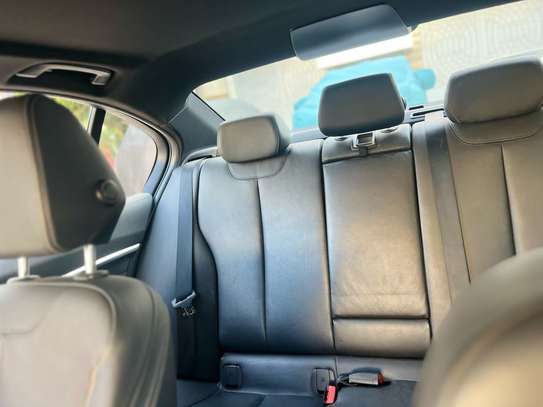 BMW 328i XDrive 2016 image 11