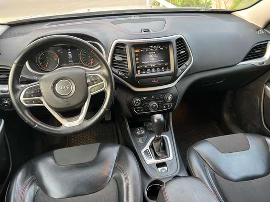 Jeep Cherokee Trail hawk image 10