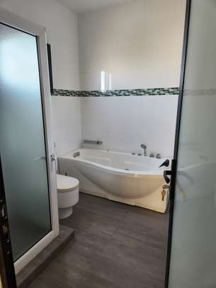 Appartement a loué aux Almadies route king fahd image 3