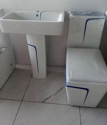 Chaise anglaise et lavabo complet image 9