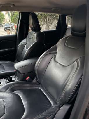 Jeep Cherokee image 7