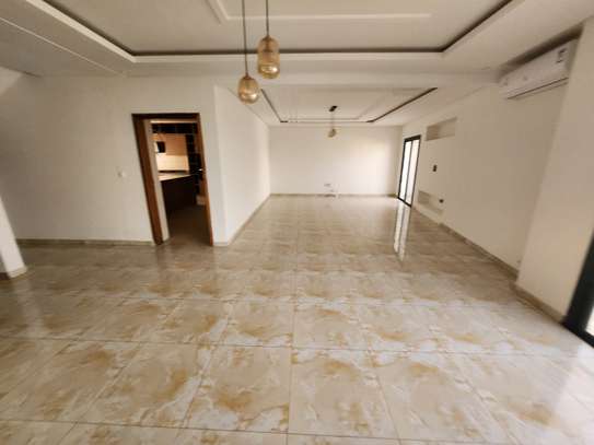 Duplex 3 chambres salon à louer Mermoz image 11