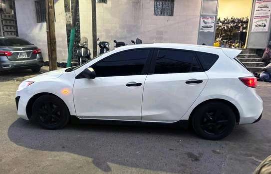 Mazda 3 Blanc Essence Toit Ouvrant Compact image 2
