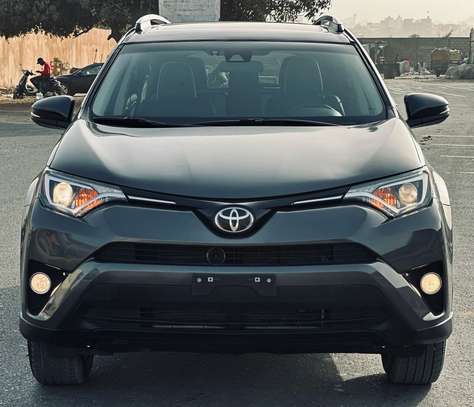 Toyota RAV 4 xle 2018 image 2