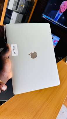 MacBook Pro 2019 - Touch Bar / i5 / 256 / 8Go image 4