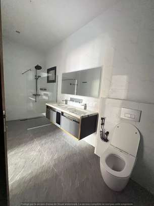 Immeuble R+8 tout neuf à louer à la cité Keur Gorgui, image 3