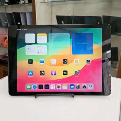 iPad 9th gene 64g image 1