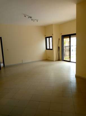 Belle villa à louer aux Almadies image 3