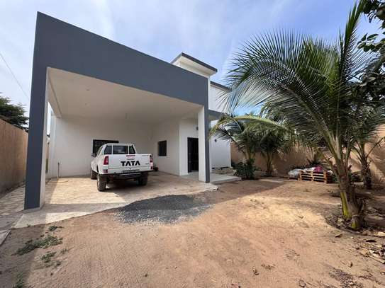 Belle villa avec piscine a louer a Saly image 4