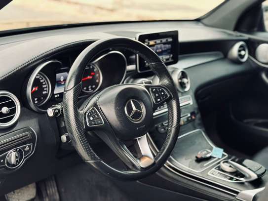 Mercedes-Benz GLC 300 AMG Pack image 7