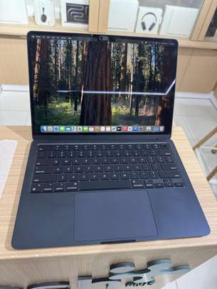 MacBook Air 2024 13 pouces - M4 | 16GB RAM | 512 - Midnight image 3