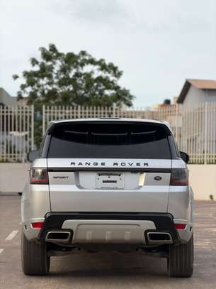 Range Rover sport image 8