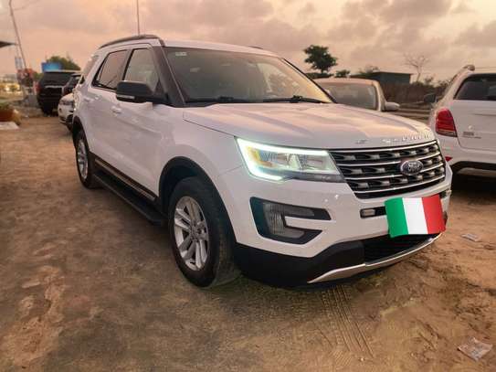 Ford Explorer xlt image 3