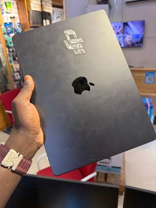 MacBook Pro 14  M5 / 16GB / 512 SSD image 2